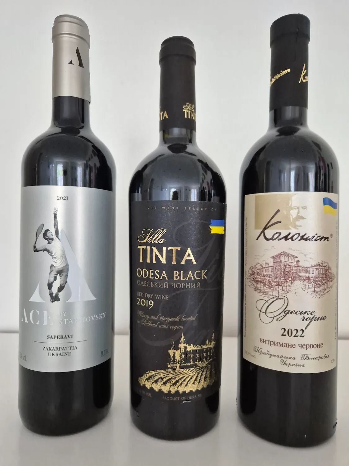 Three bottles of Ukrainian red wine featured at the tasting from Stakhovsky Wines, Villa TINTA and Kolonist. 🤩